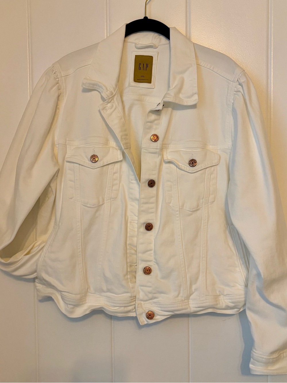 GAP Women's Off-White Denim Jacket with copper Buttons and puff shoulder sleeves